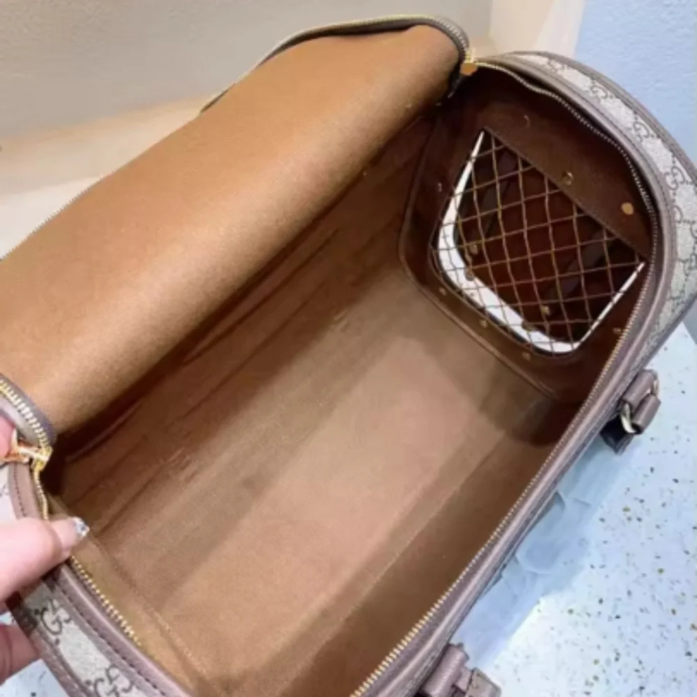 Absolutely beautiful pet carrier+Luggage tag.AMAZING QUALITY!So many compliments